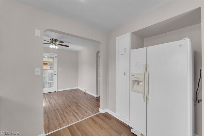 Building Photo - 6911 Farnsworth Dr