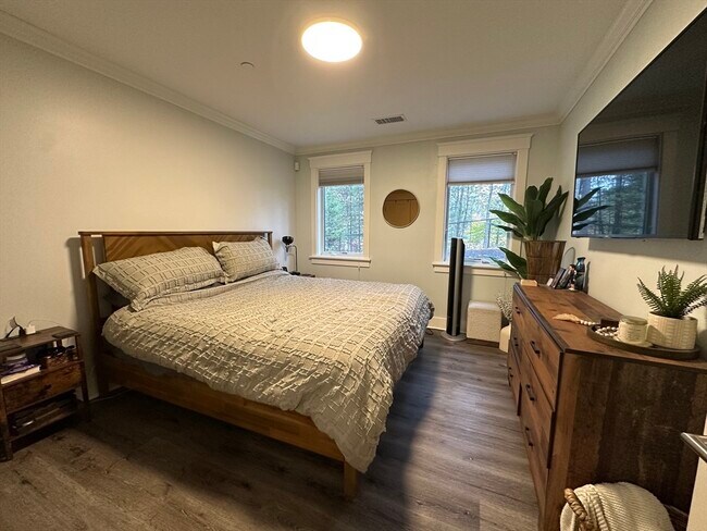 Building Photo - 17 Hennery Wy