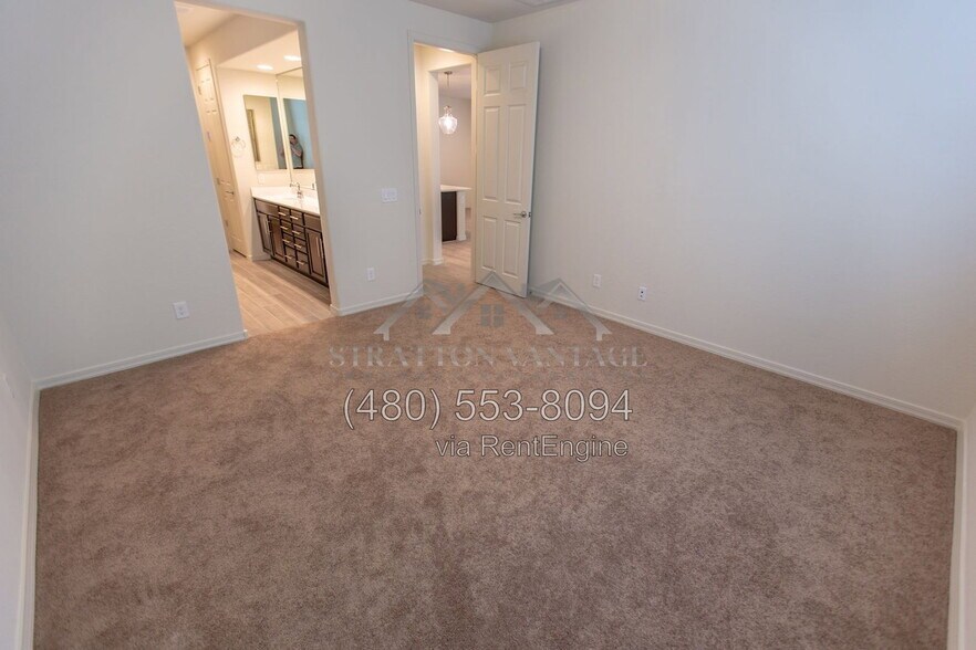 Building Photo - 5434 S Vincent