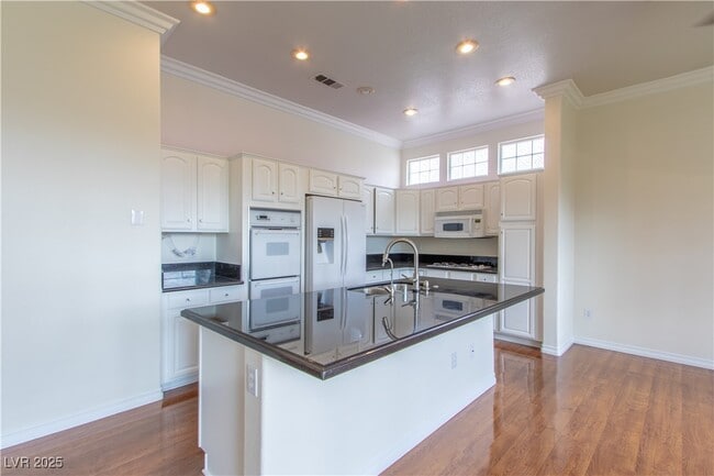 Building Photo - 6313 W Crestfield Ave