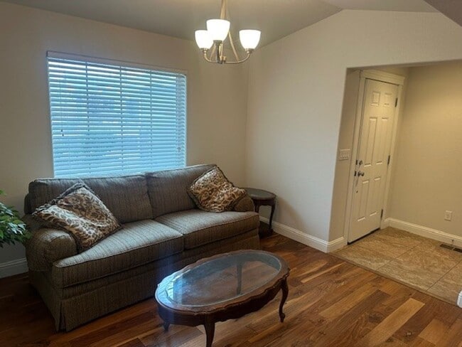 Building Photo - 3 Bed, 2 Bath, # Car Garage Home!