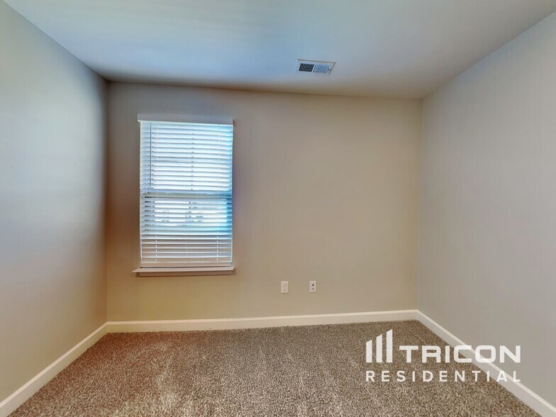 Building Photo - 602 Stevens Ct