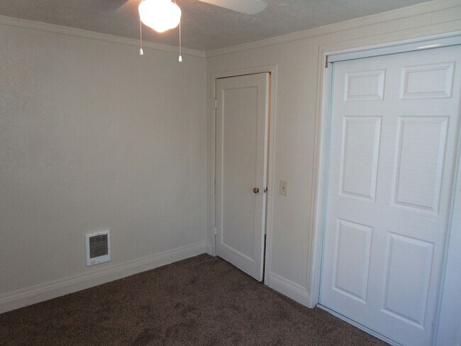 Building Photo - 0395