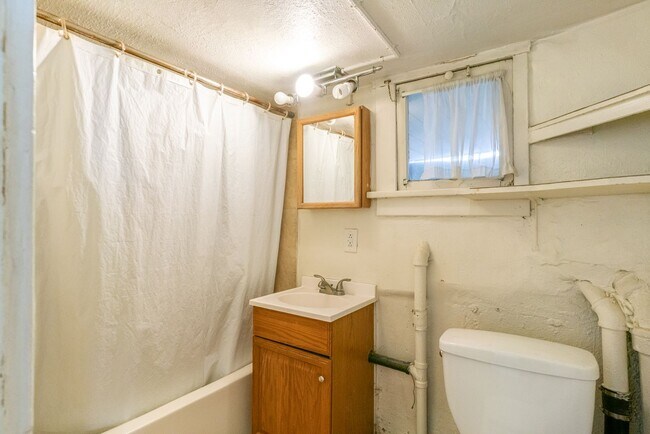 Building Photo - EN331 Malaga Ave