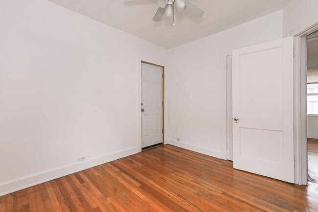 Building Photo - 3333 Desota Ave