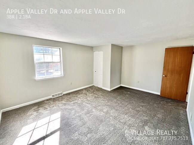 Building Photo - Extremely spacious 3-bed townhome in Dalla...