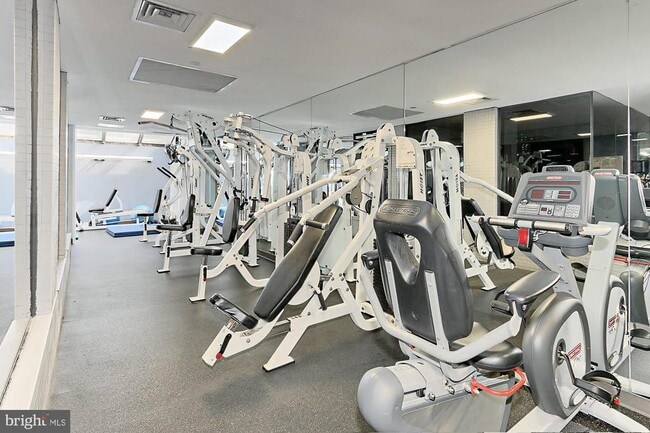 Building Photo - 1530 Key Blvd