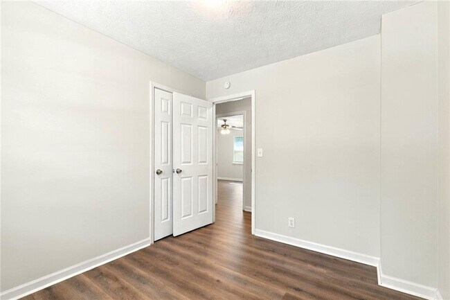 Building Photo - 2741 Oxford Dr
