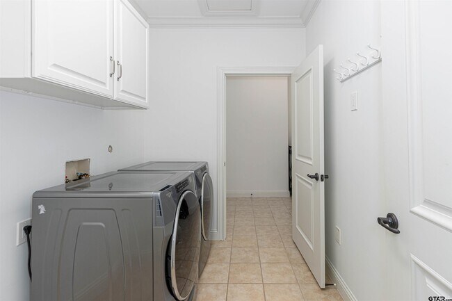Building Photo - 2801 Wexford Dr