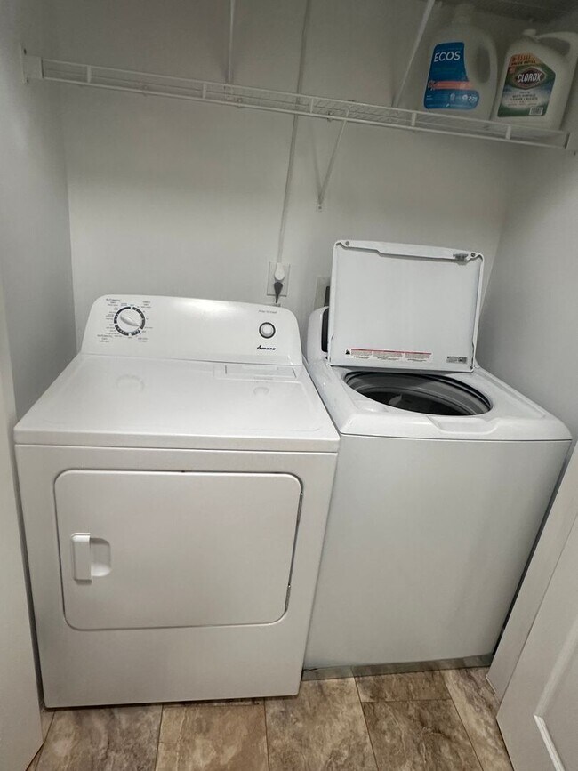 Building Photo - Fabulous 1BR condo in popular Walker Square