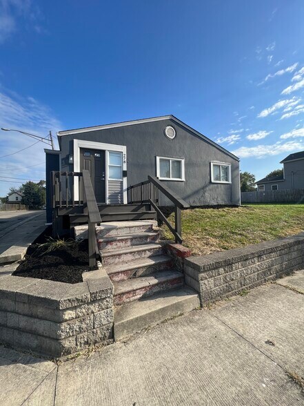 Building Photo - 278 Hosack St