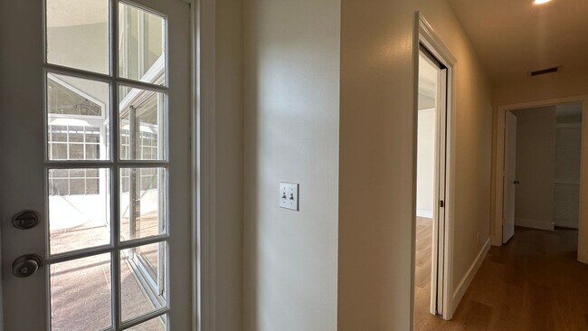 Building Photo - 935 Shriver Cir