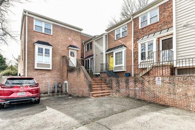 Building Photo - 306 S Wayne St