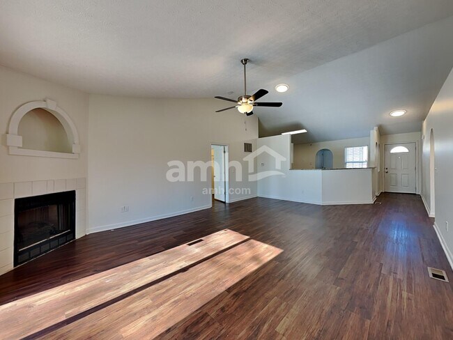 Building Photo - 7037 Crescent Boat Ln