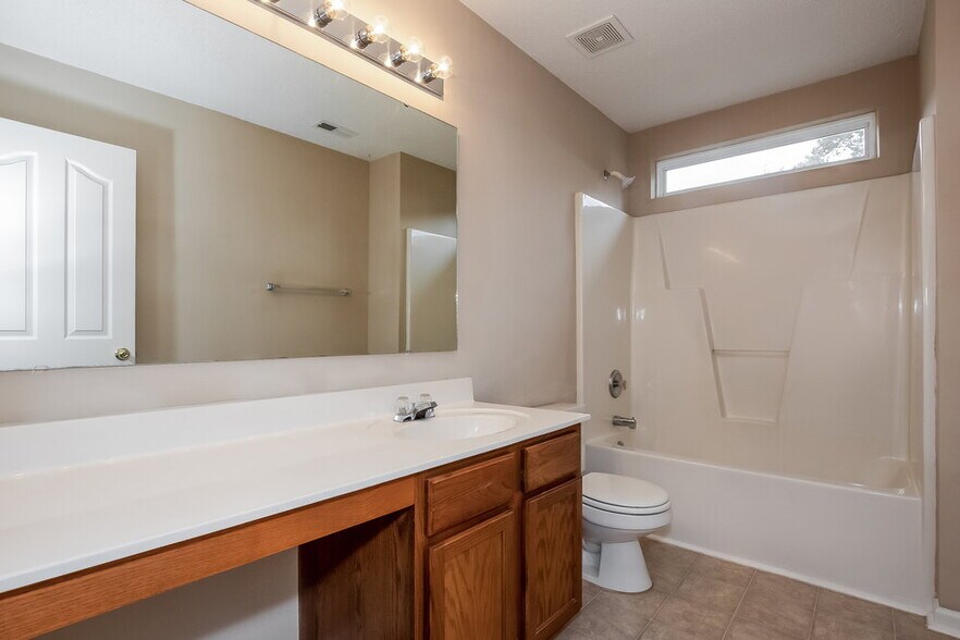 Building Photo - 12708 Deaton Hill Dr