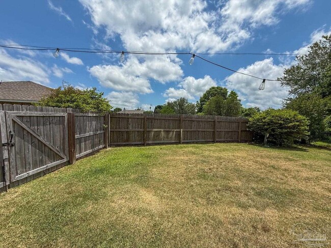 Building Photo - 10609 Creek Ridge Dr
