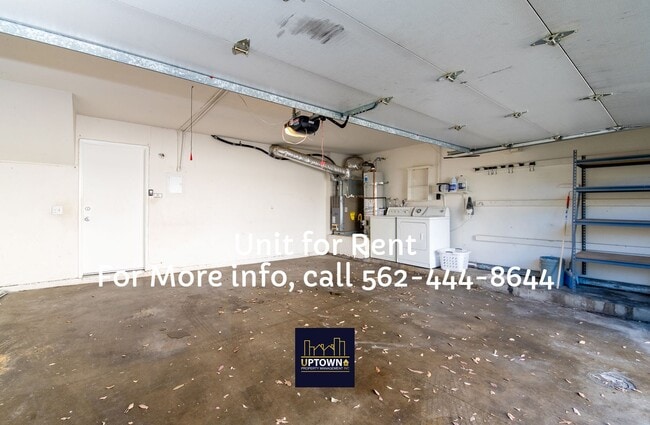 Building Photo - Townhome - 3 Bedrooms-2 Baths - Santa Ana