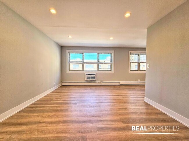 Building Photo - 1 bedroom in CHICAGO IL 60657