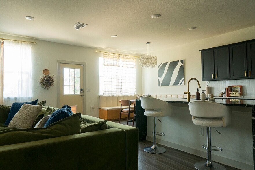 Building Photo - 7716 Jacobean WY