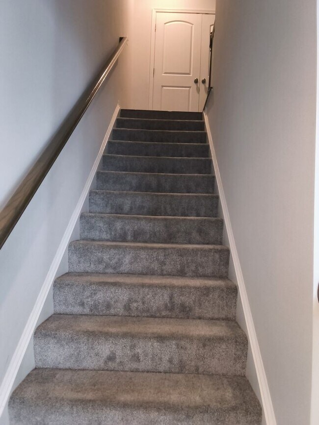 Building Photo - Modern 3 Bed 2.5 Bath Townhouse/Condo Near West End Henrico