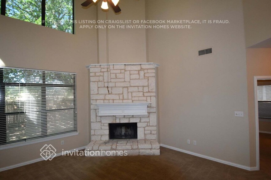 Building Photo - 2942 Greenway Dr