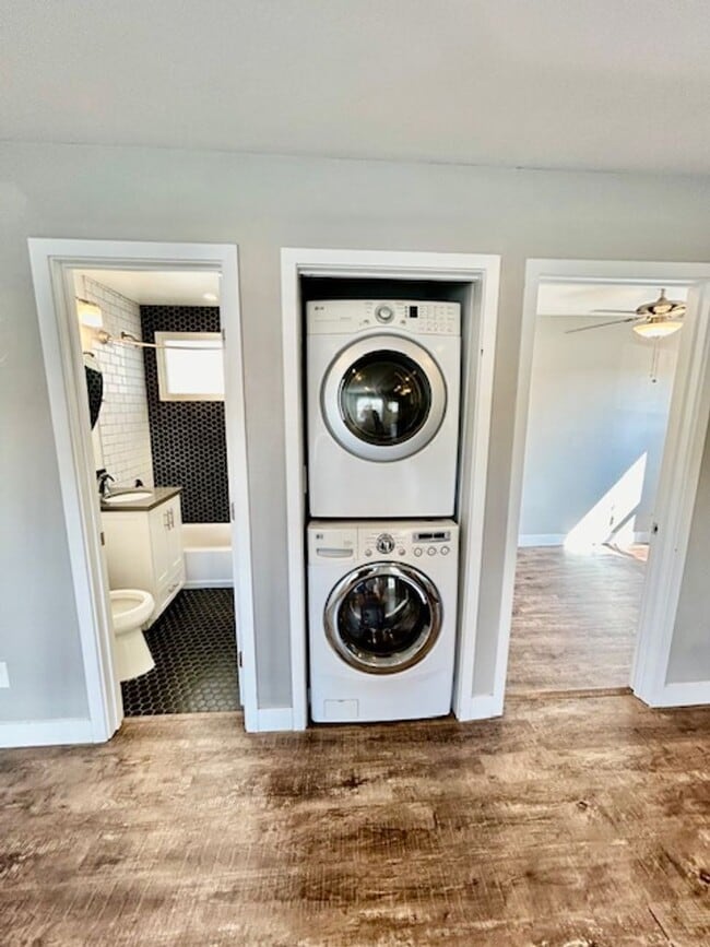 Building Photo - Beautiful Renovated 2bd with Yard