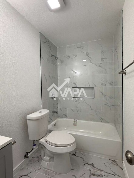 Building Photo - 7814 Hollow Oak