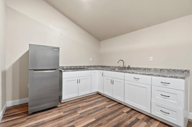 Building Photo - 910 Kaweah St