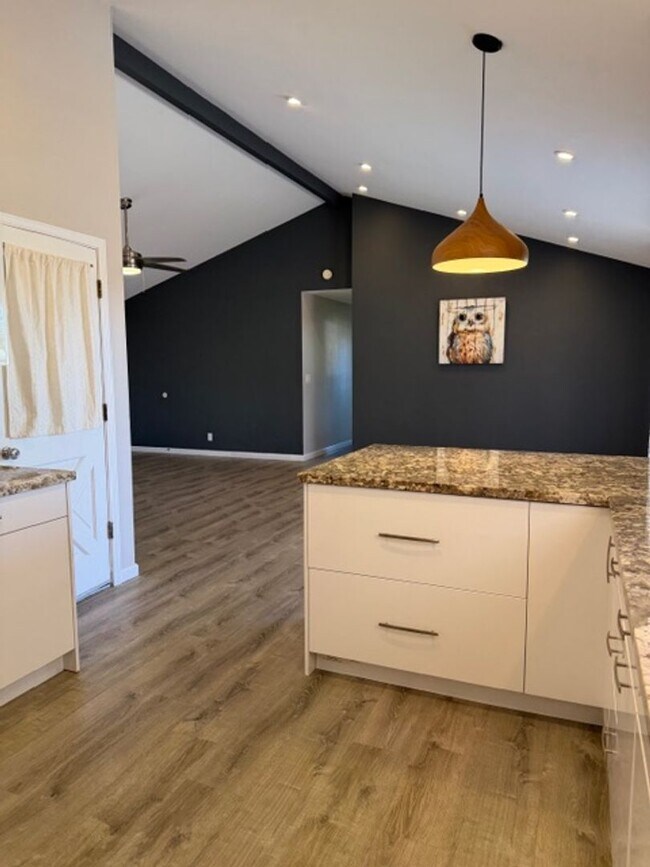 Building Photo - 75 Kaupea St