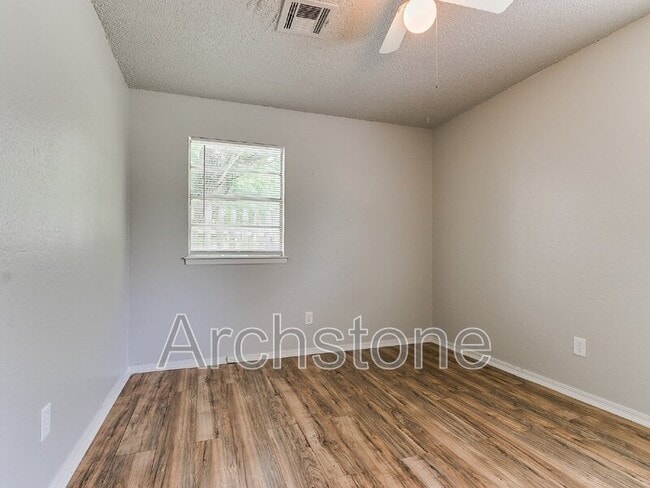 Building Photo - 8814 NE 13th St