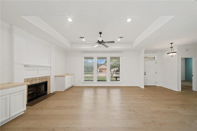 Building Photo - 8426 Alison Ave