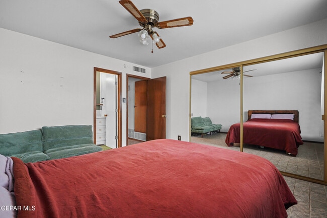 Building Photo - 5660 Longview Dr