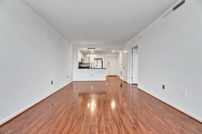 Building Photo - 1-month FREE RENT!! Modern 1-Bed Condo in ...