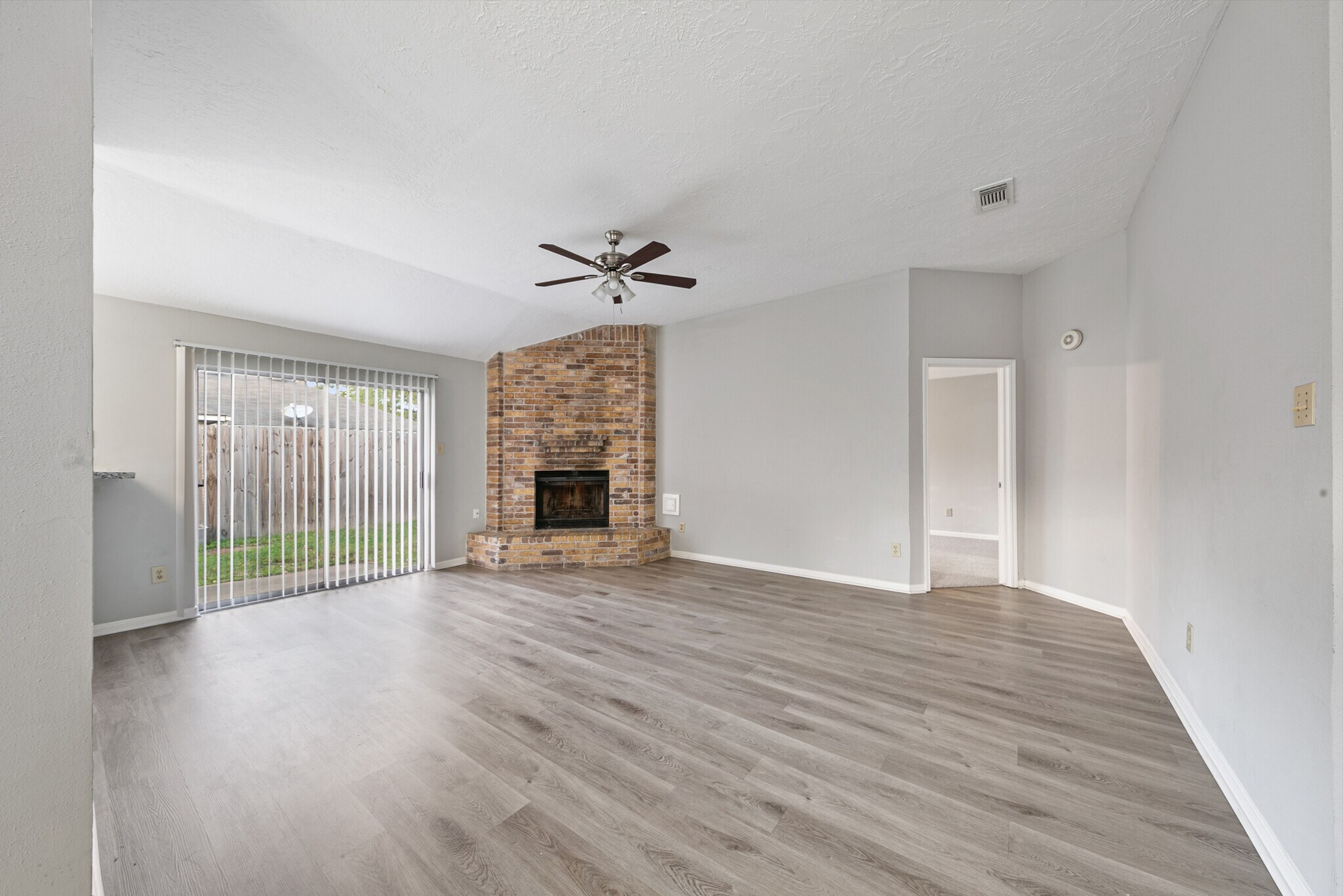Building Photo - 10530 Rippling Fields Dr