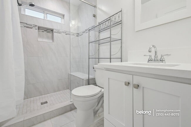 Building Photo - 747 W Oliver St