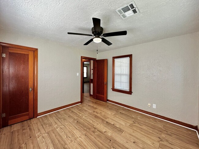 Building Photo - 3 Bedroom
