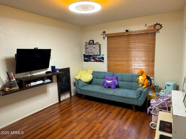 Building Photo - 820 N Owl Dr