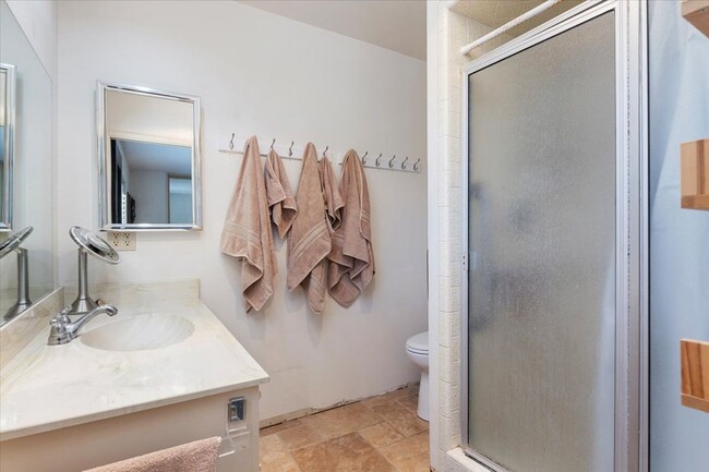 Building Photo - 1356 San Julian Dr