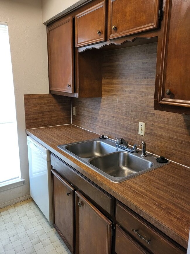 Building Photo - 2716 St George Pl