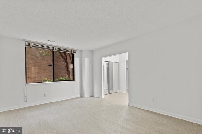 Building Photo - 3709 S George Mason Dr
