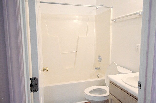 Building Photo - Cozy 3 Bed, 2 Bath Home in Ridgewood!