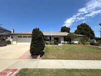 Building Photo - Spacious East Ventura 4 Bedroom Home – Sin...
