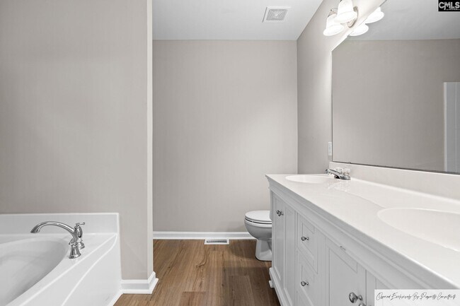 Building Photo - 4005 Hickory St