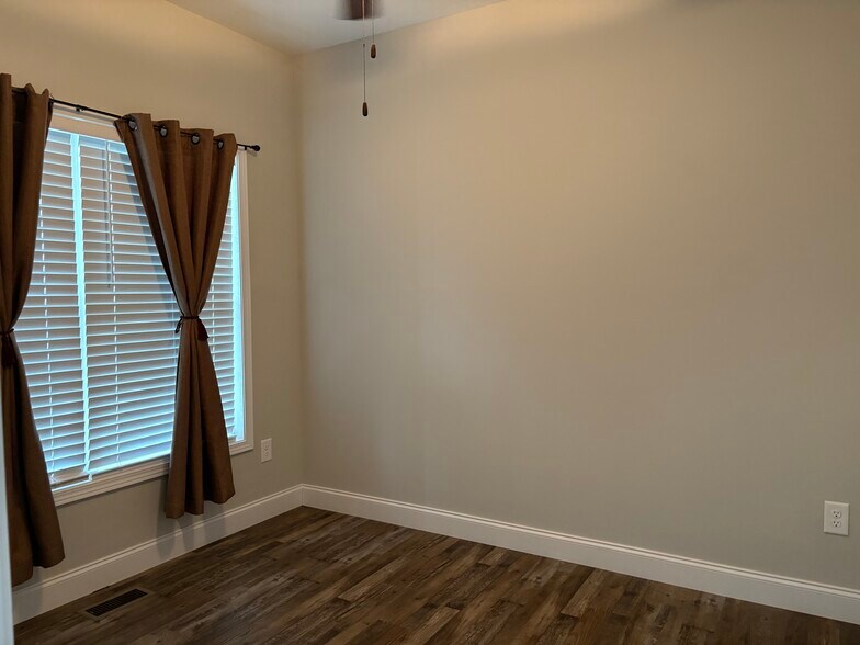 Building Photo - 185 Ridge Pointe Dr
