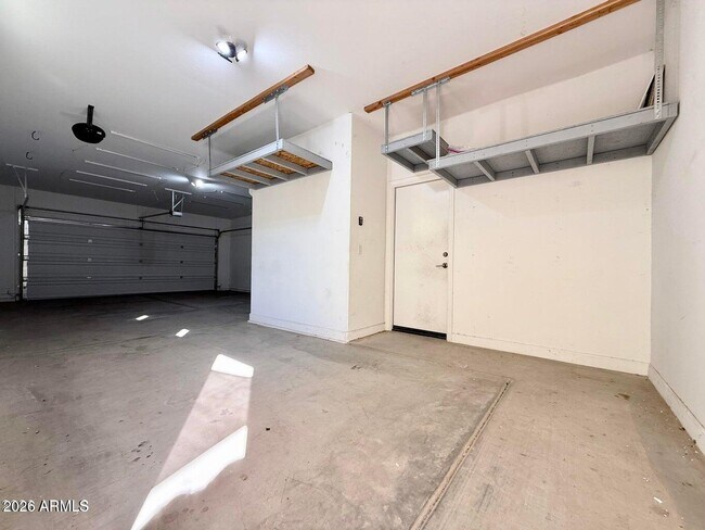 Building Photo - 40865 W Hensley Way