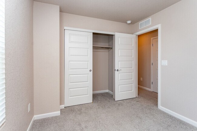 Building Photo - 10551 Spectrolite Pt