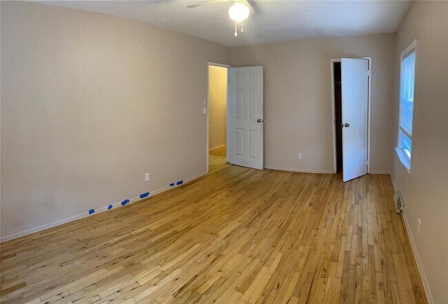 Building Photo - 166-26 Gothic Dr