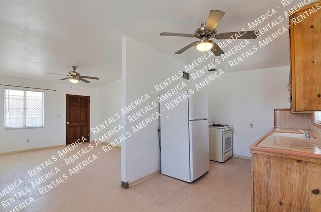 Building Photo - 219 W 28th St