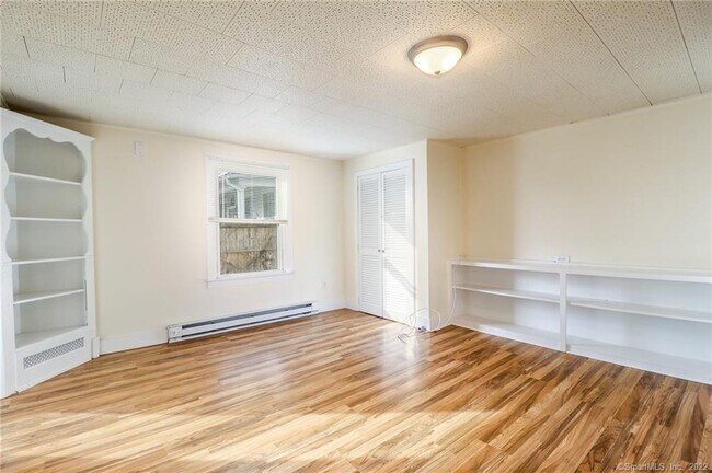 Building Photo - 24 Elm St