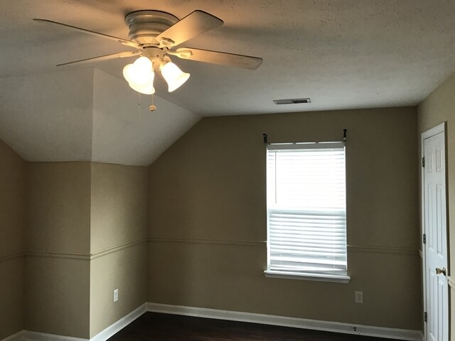 Building Photo - 2664 Lake Park Bend
